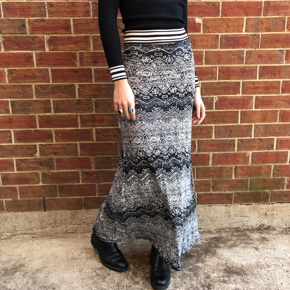 🦋Black & White Maxi Skirt/Dress